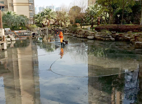 加格达奇景观池淤泥清理